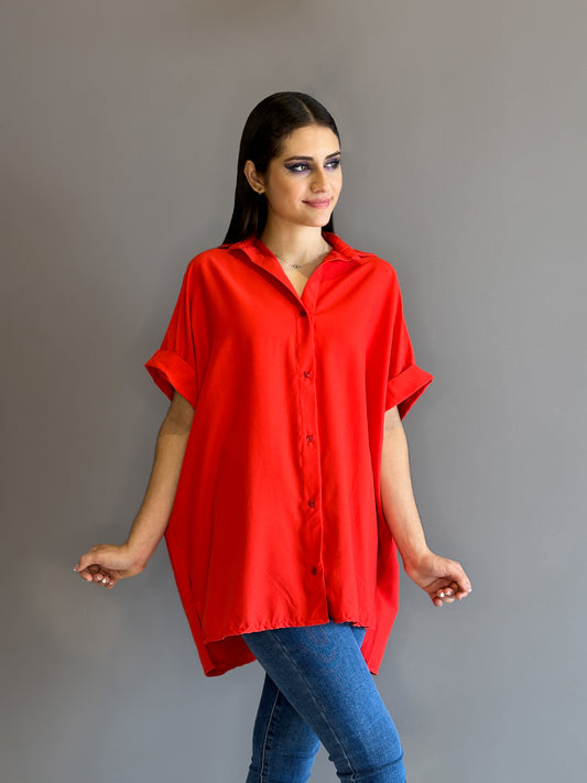 Camisa oversize manga corta con puño color rojo