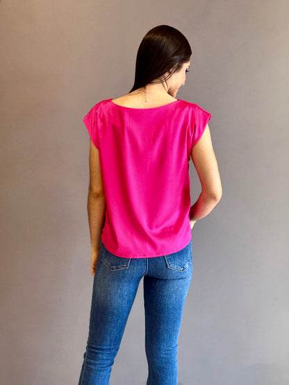 Blusa muscle en satín color fucsia