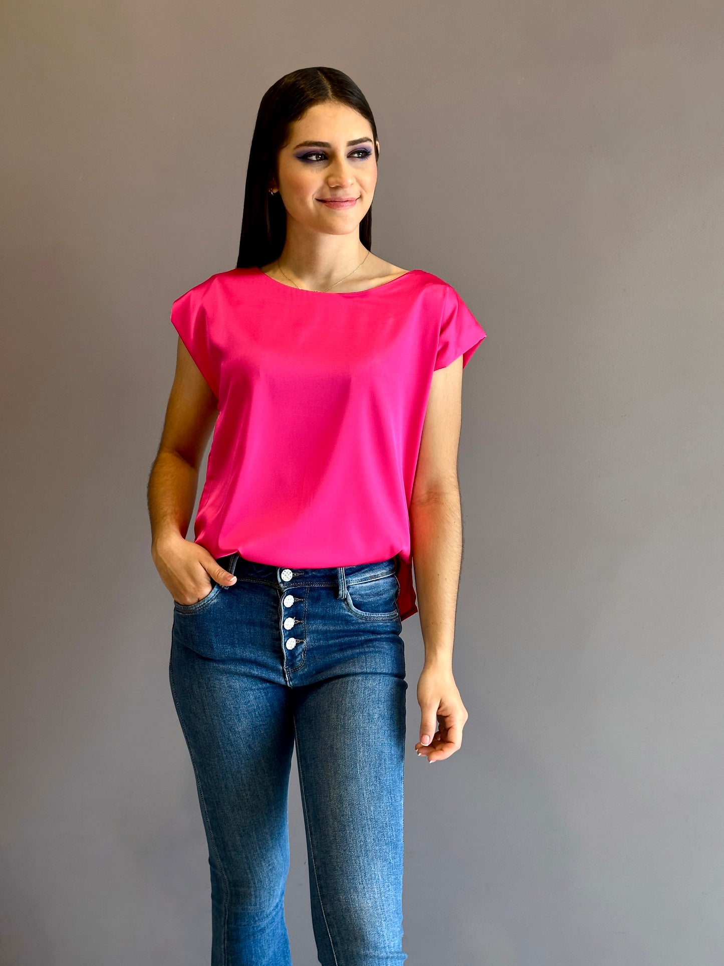 Blusa muscle en satín color fucsia