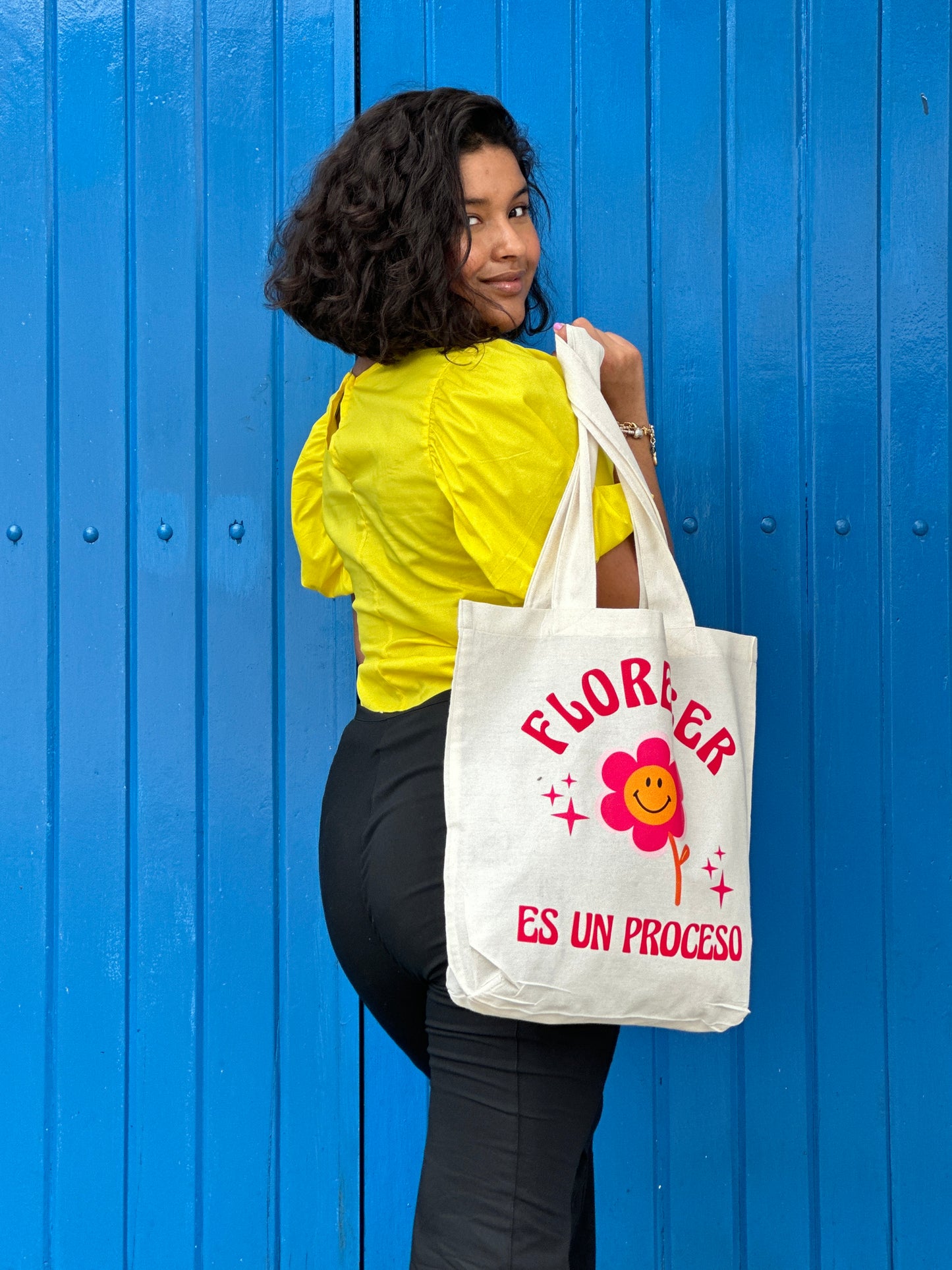 Totebag florecer es un proceso en lienzo