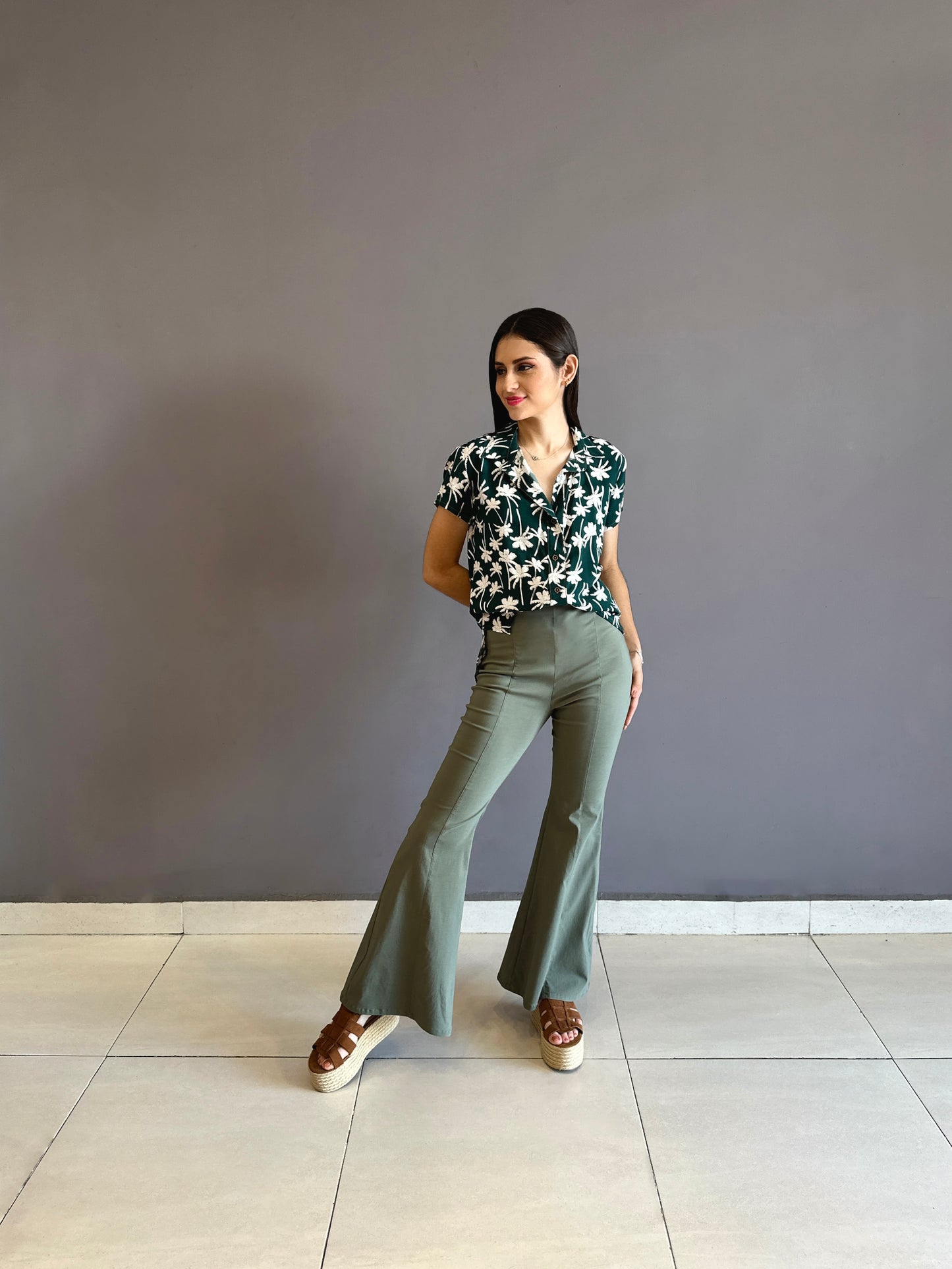 Pantalon campana verde militar bengalina strech