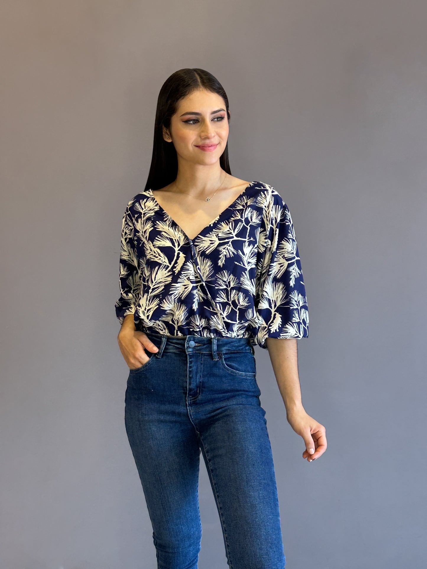 Blusa cruzada escote en V manga resortada estampada azul turquí