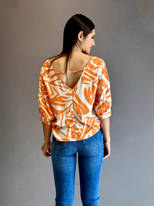 Blusa escote en V tira posterior manga con puño estampado naranjado